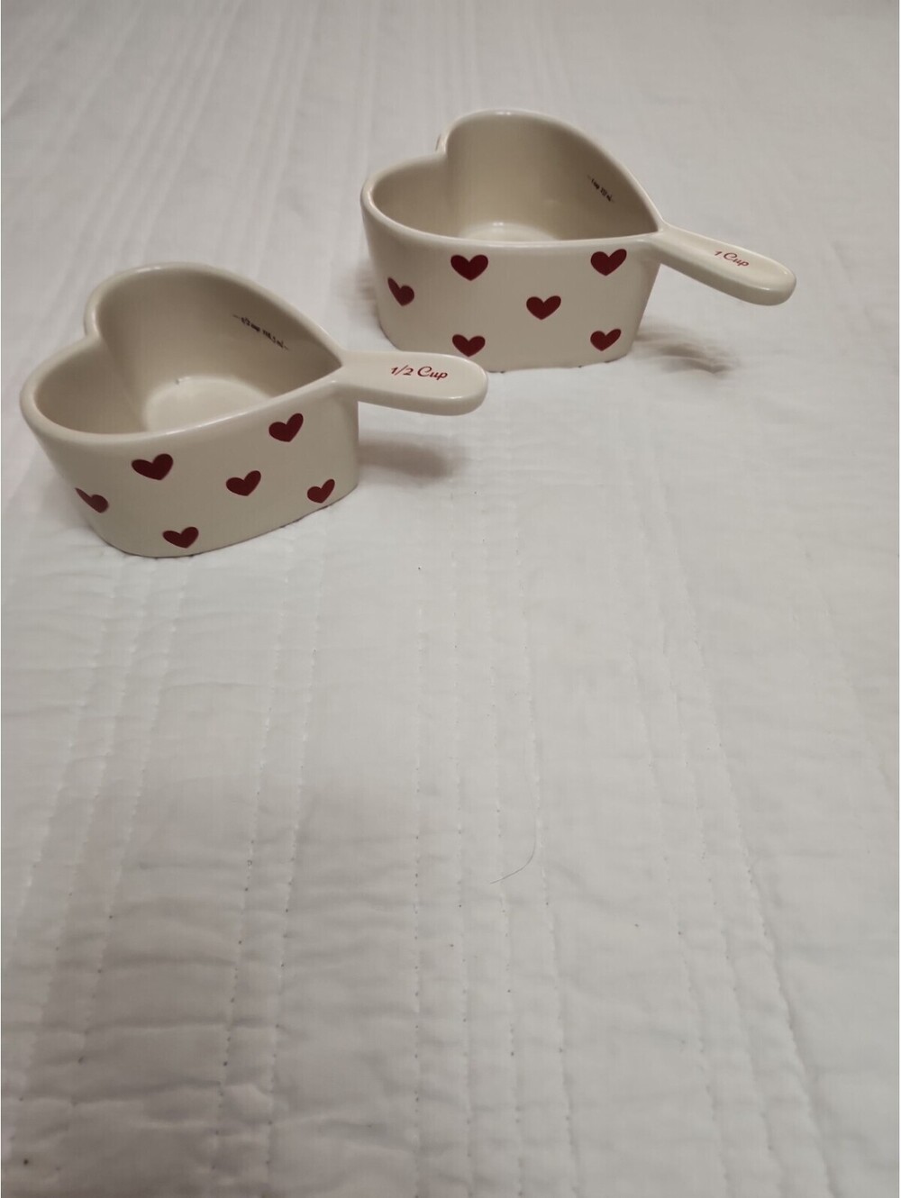 Bullseye’s Playground Heart Measuring Cups — 2-Piece Earthenware Set Cream Glaze
